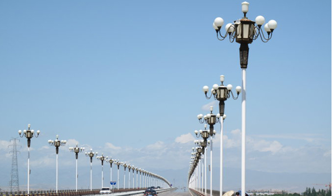 新疆高速中華燈項(xiàng)目.jpg